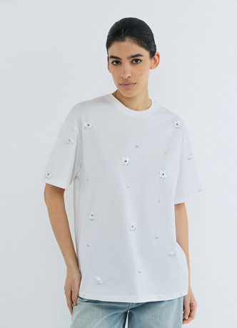 Футболка с цветочным декором из пайеток