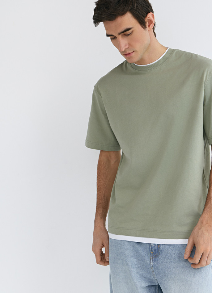 Футболка из плотного хлопка с контрастными деталями