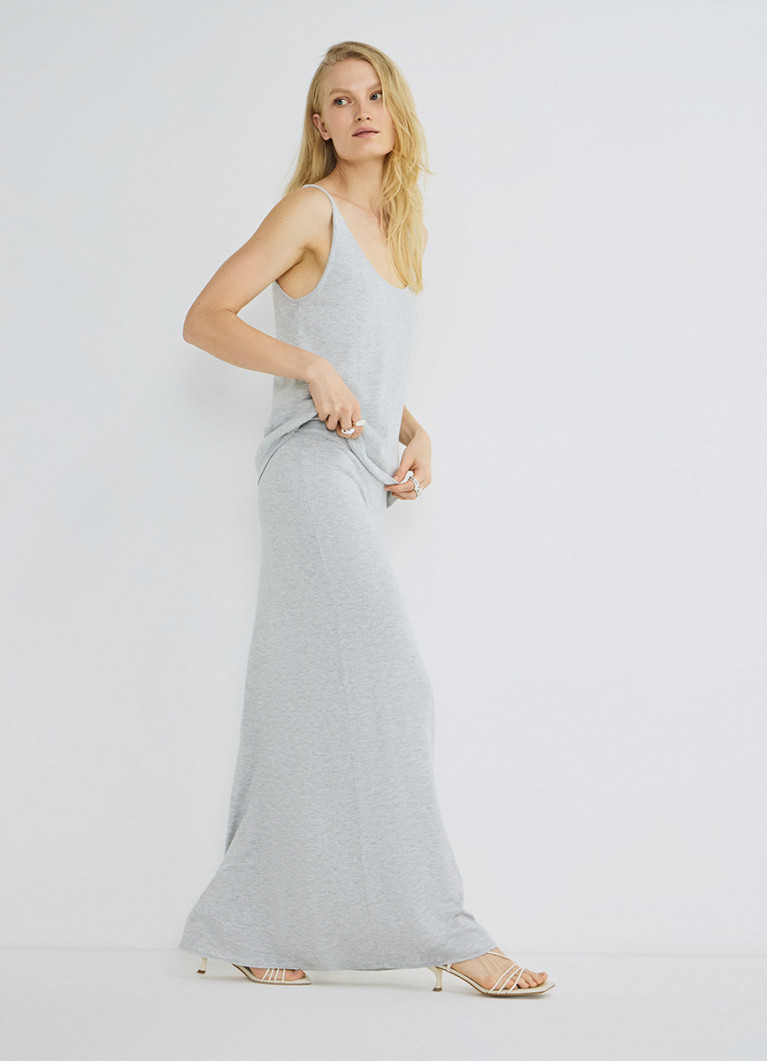 Қожайын мен қызметшінің порно видеосы Ер адам кеуделі әйелді трахает