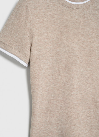 Футболка с контрастной окантовкой