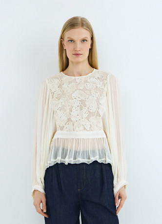 Блузка с обьемным рукавом и вышивкой