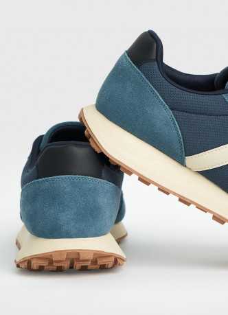 Кроссовки с натуральной замшей