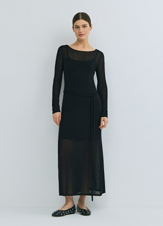 Вязаное платье с вырезом лодочкой