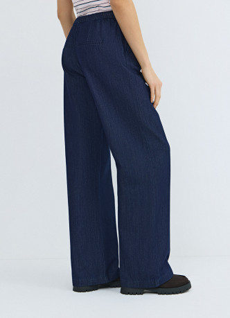 Тонкие джинсы на резинке со средней посадкой