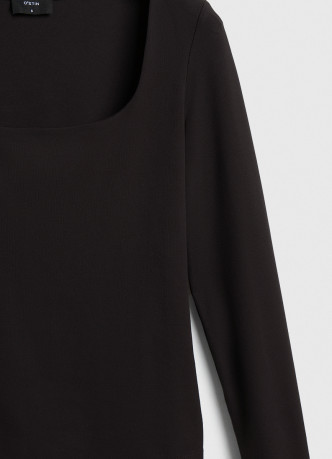 Лонгслив с квадратным вырезом