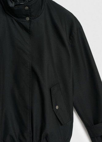 Короткая куртка с воротником-стойкой