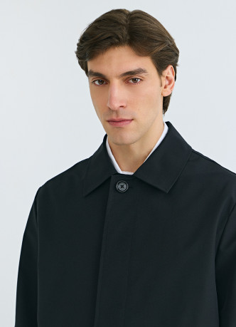 Плащ на пуговицах