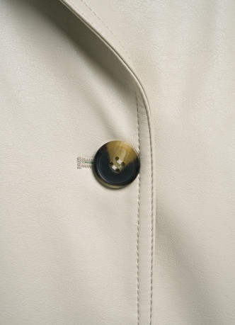 Короткое пальто из искуственной кожи