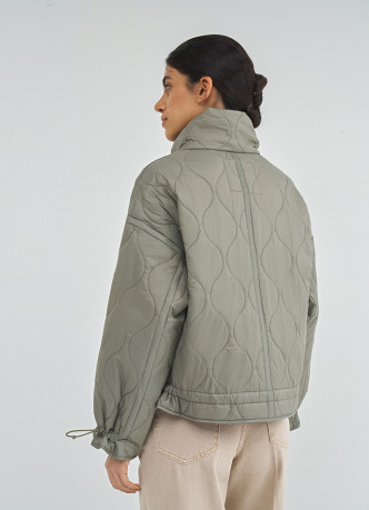 Стёганая утеплённая куртка с воротником-стойкой