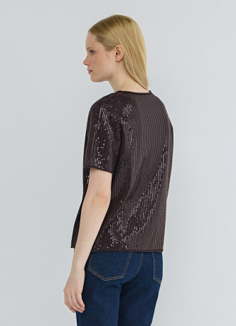 Джемпер с пайетками и коротким рукавом