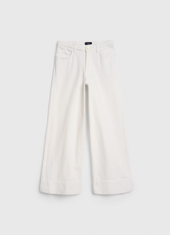 Широкие джинсы из плотного денима с плетеным поясом