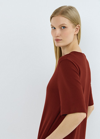 Платье-футболка с разрезом