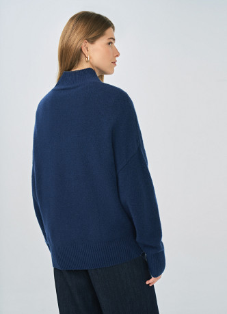 Свитер из мягкой пряжи с шерстью