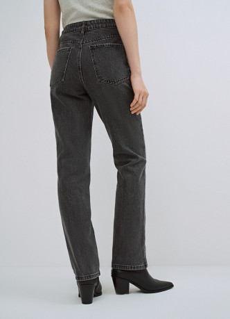 Прямые джинсы с высокой посадкой