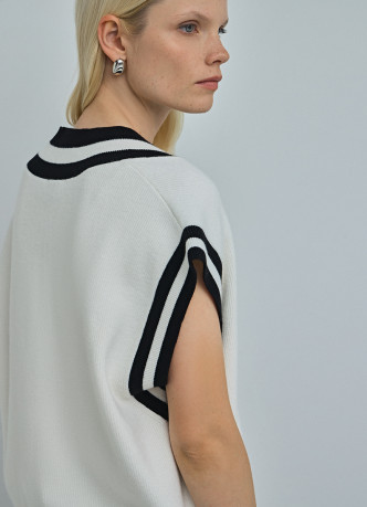 Вязаный жилет оверсайз с контрастной отделкой