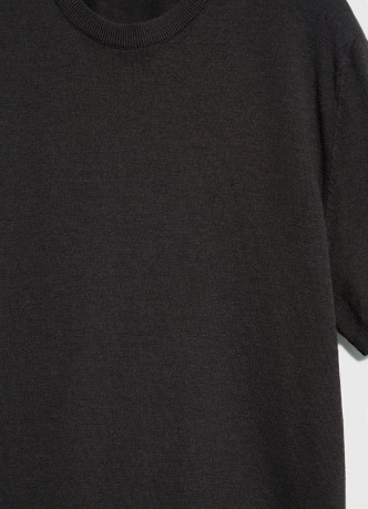 Вязаная футболка из пряжи