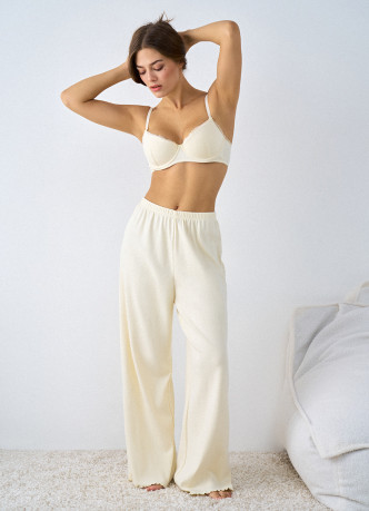 Бюстгальтер с формованными чашками