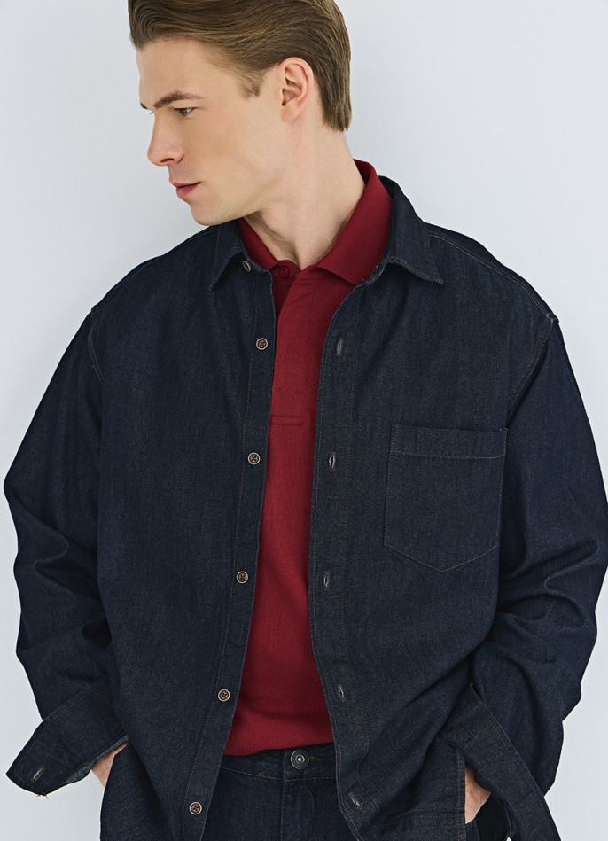 Джинсовая рубашка на пуговицах