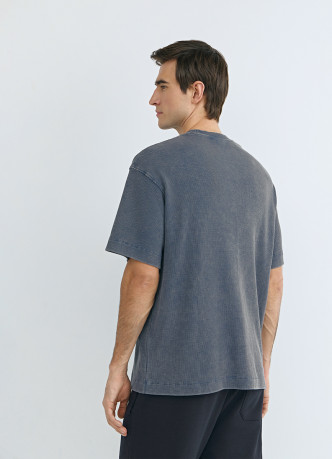 Футболка из структурной ткани