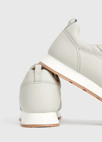 Кожаные кроссовки