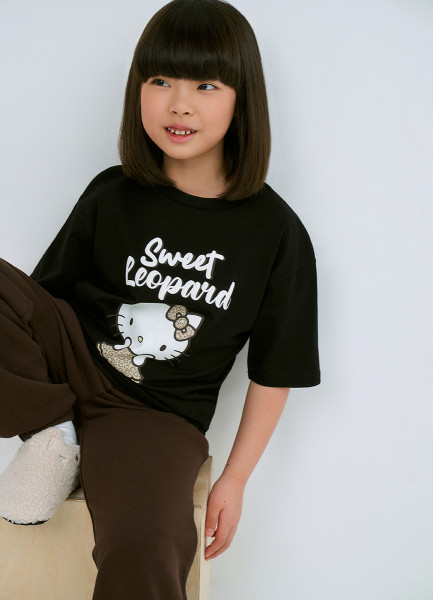 Футболка с принтом Hello Kitty для девочек Черный 599₽