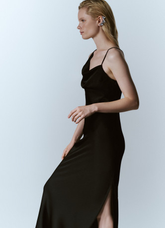 Платье миди с асимметричным вырезом