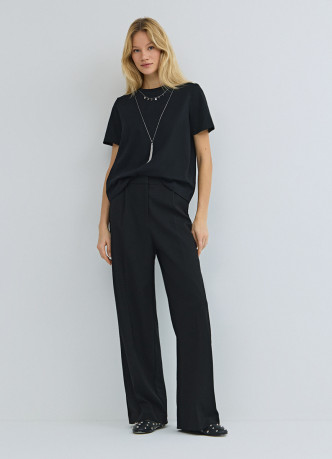 Футболка с ожерельем