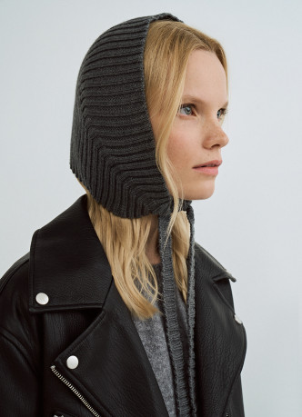 Вязаная косынка на завязках