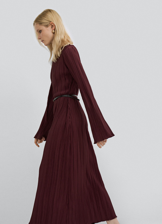 Трикотажное платье с ремнём