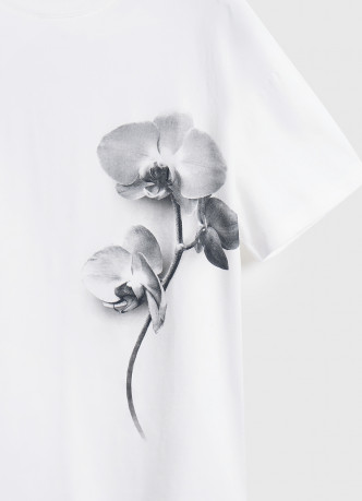 Футболка с цветочным принтом