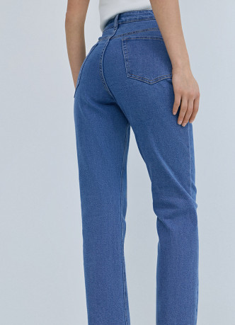 Узкие джинсы с высокой посадкой