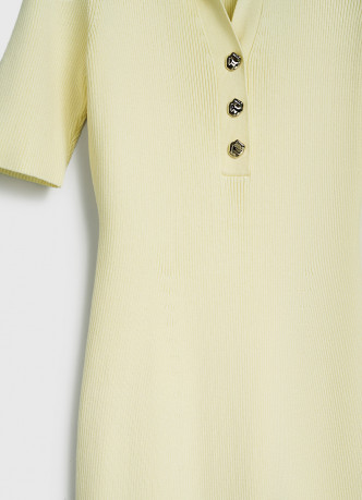 Платье в рубчик с воротником поло