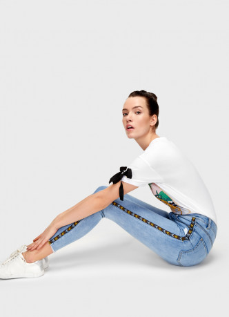Узкие джинсы с тесьмой