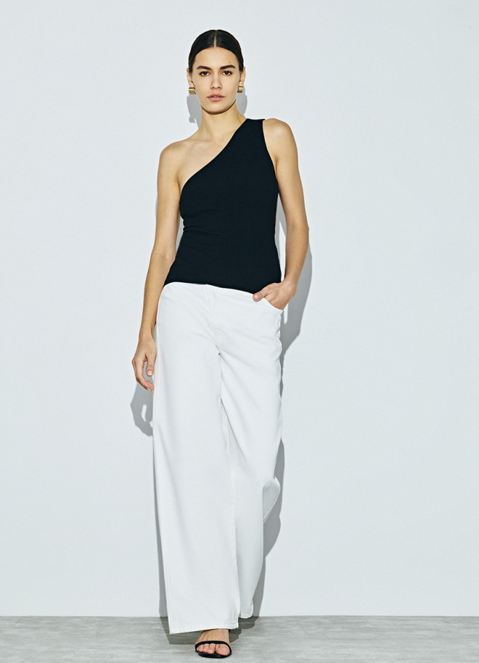 Топ в рубчик на одно плечо