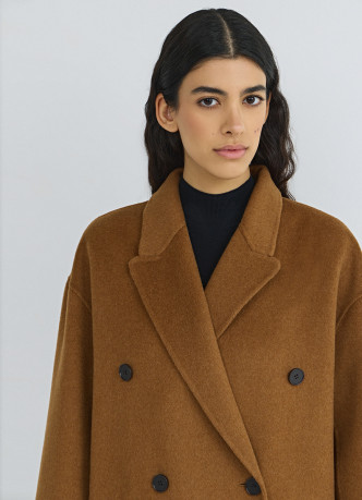 Длинное двубортное пальто с шарфом