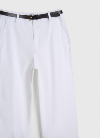 Чиносы с ремнём