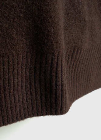 Свитер из мягкой пряжи с шерстью