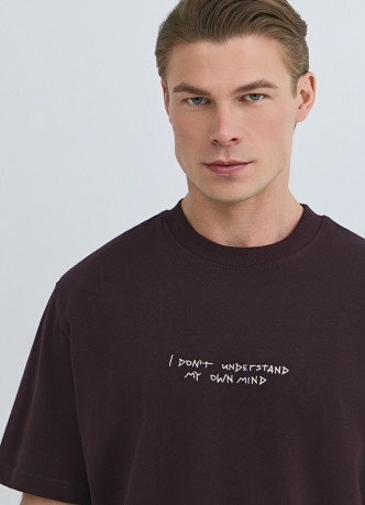 Футболка с текстовой вышивкой