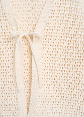 Ажурный жилет для девочек