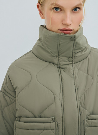 Утеплённая короткая куртка