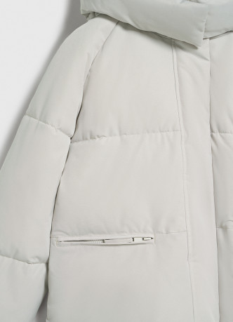 Утеплённая куртка с капюшоном