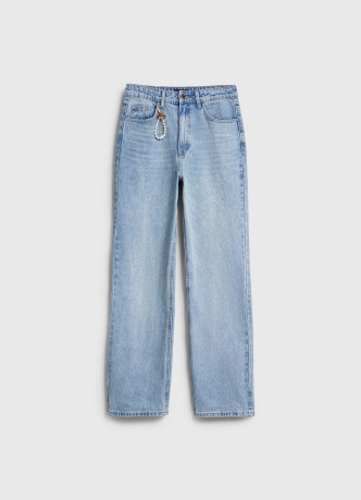 Прямые джинсы с брелоком