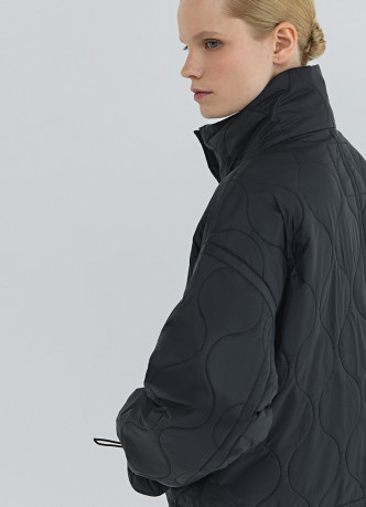 Стёганая утеплённая куртка с воротником-стойкой