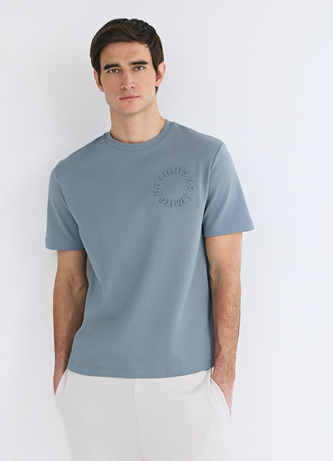 Футболка с объёмным принтом