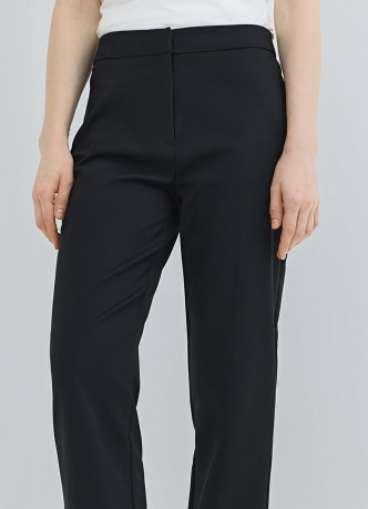 Зауженные прямые брюки