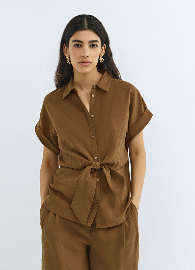 Рубашка с завязками на талии