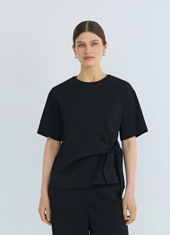 Футболка с узлом