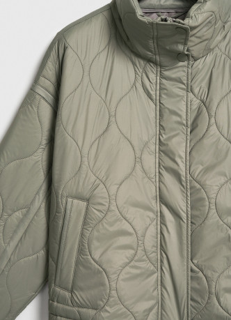 Стёганая утеплённая куртка с воротником-стойкой