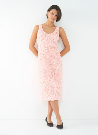 Облегающее платье с объёмными цветами