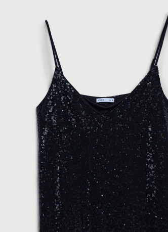 Платье на тонких бретелях с пайетками